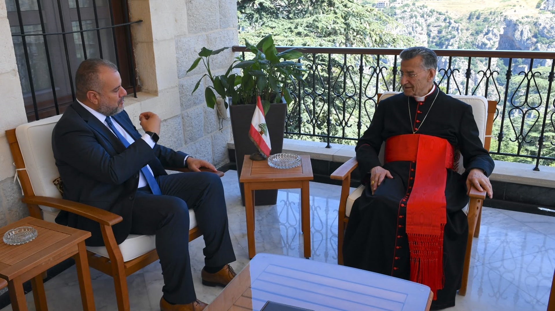 عبد المسيح يزور الراعي مؤكدًا أهمية اعتماد الحوار في الجلسات وتغليب المصلحة الوطنية في هذه المرحلة الدقيقة